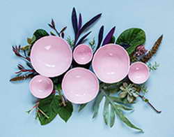 Модель Джиджи Хадид показала фигуру в облегающем платье с разрезом